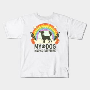 My dog knows everything Kids T-Shirt